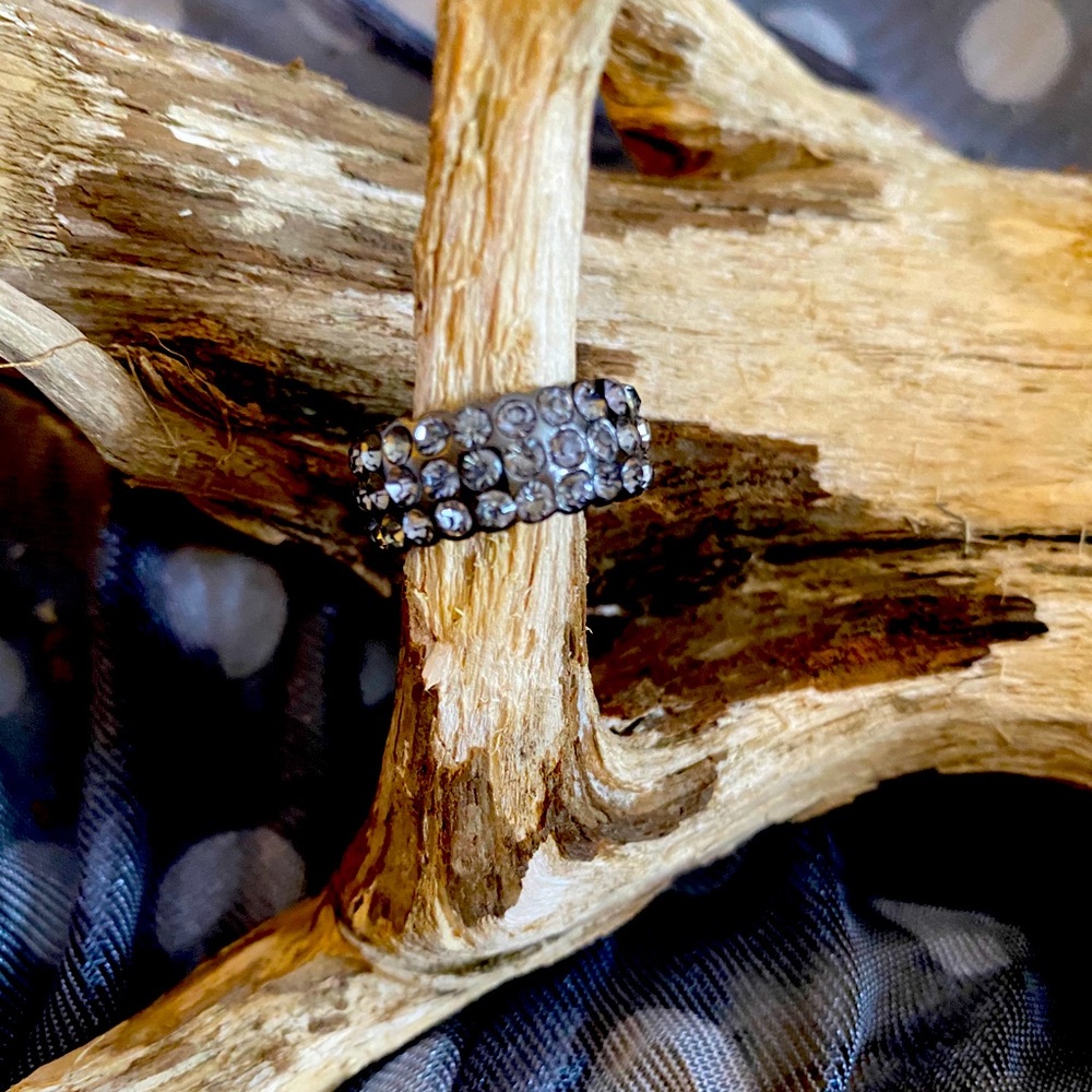 Women’s vintage Moissanite black pinky ring